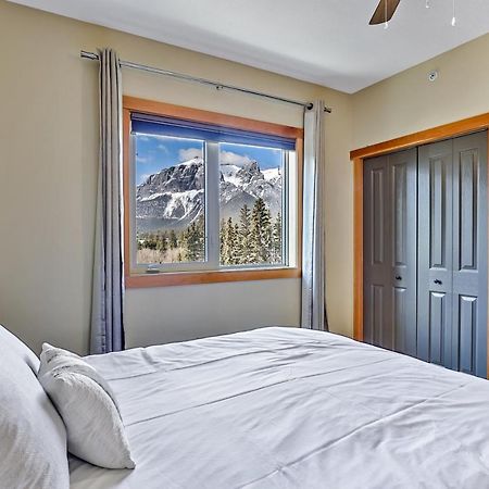 Ferienwohnung Spectacular Mountain View Corner Unit Pool Hot Tub Park Pass Canmore Exterior foto